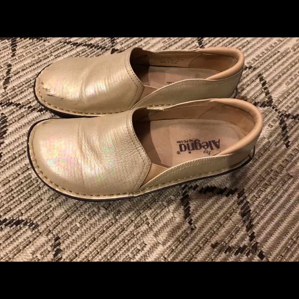Size 37 Alegria clogs